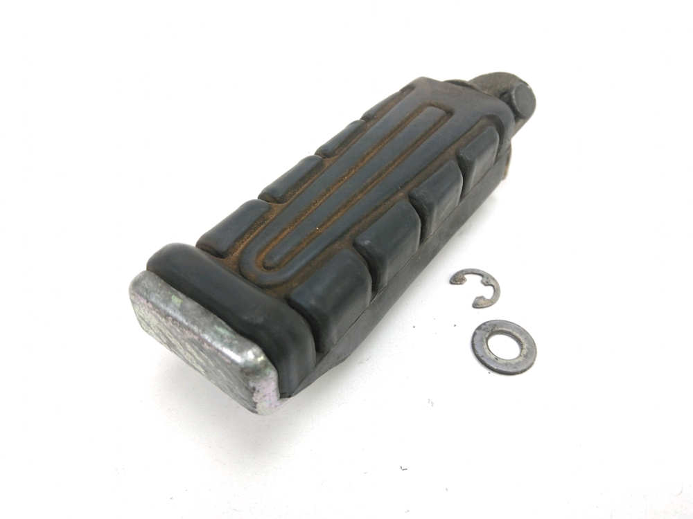 Repose pieds arriere droit