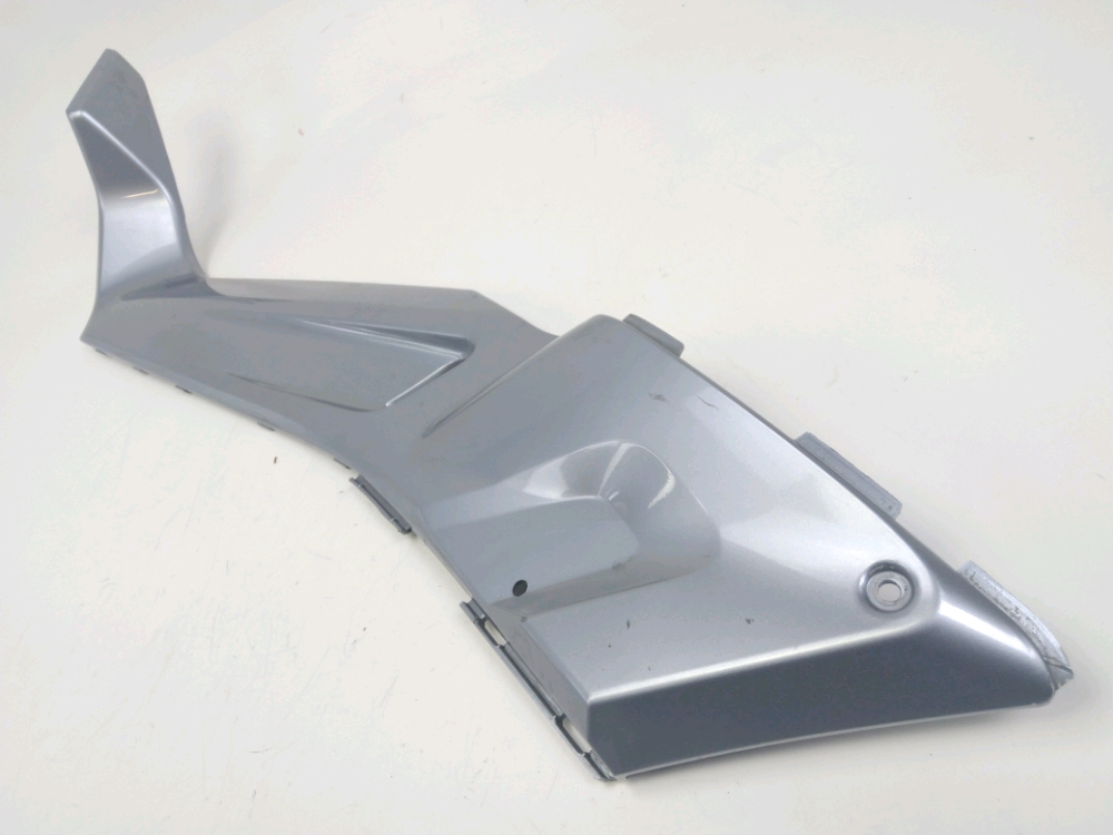 Cache lateral gauche