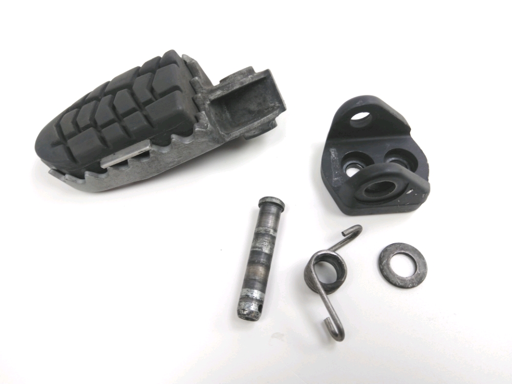 Repose pieds avant gauche