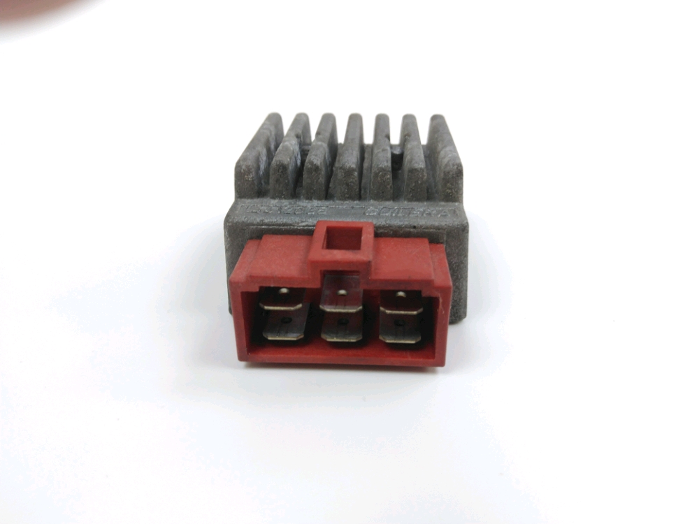 REGULATEUR DE TENSION