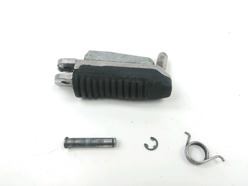 Repose pieds avant gauche