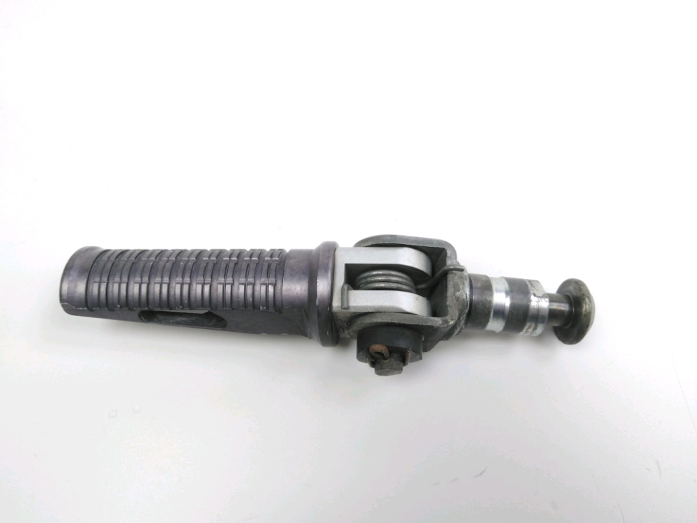 Repose pieds avant gauche