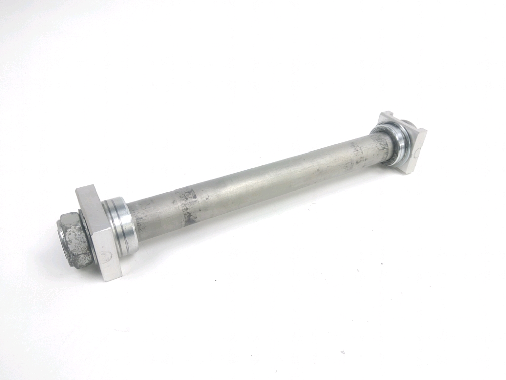 Axe de roue arriere