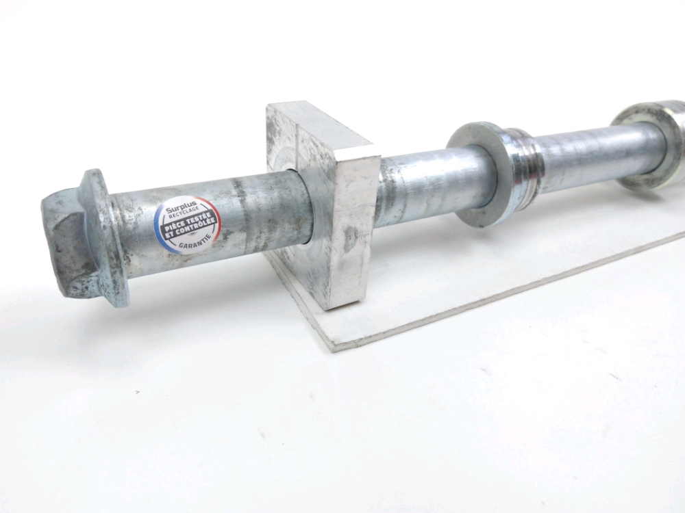 AXE DE ROUE ARRIERE