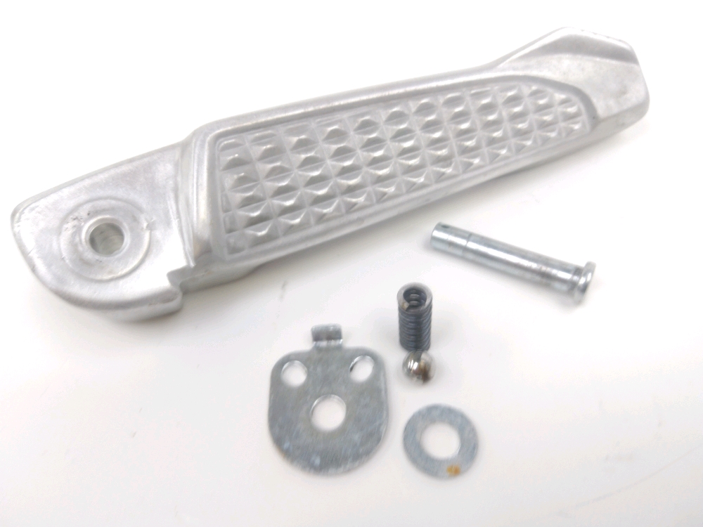 Repose pieds arriere droit