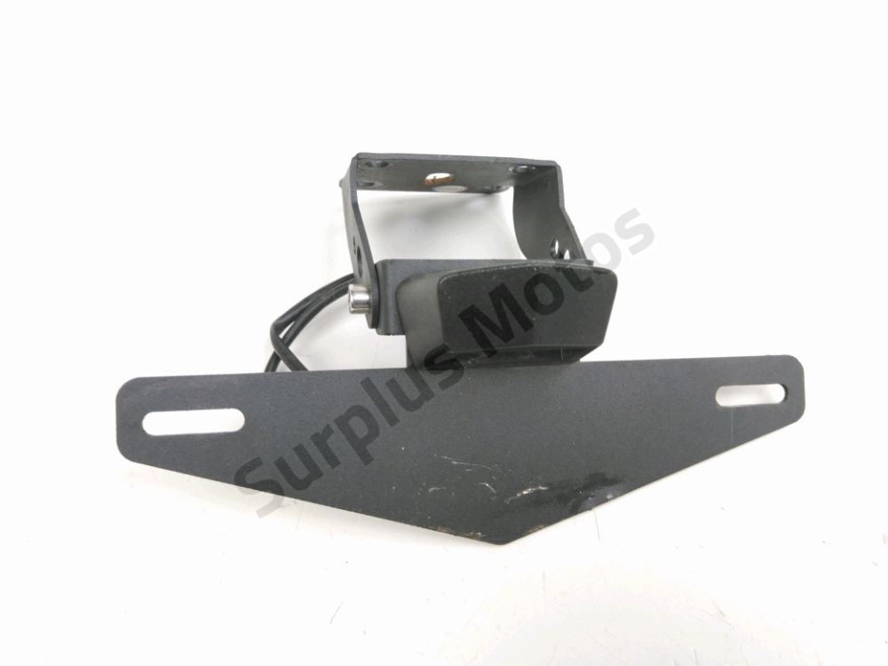 SUPPORT DE PLAQUE ET ECLAIRAGE