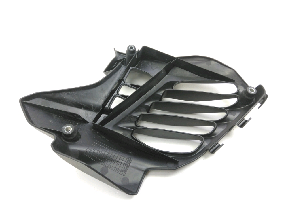 GRILLE DE RADIATEUR
