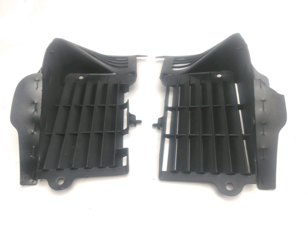 GRILLE DE RADIATEUR