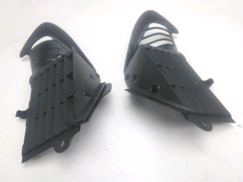 GRILLE DE RADIATEUR