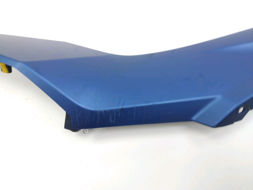 CACHE LATERAL DROIT
