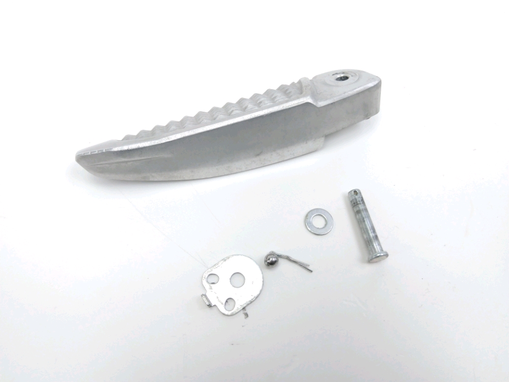 Repose pieds arriere droit