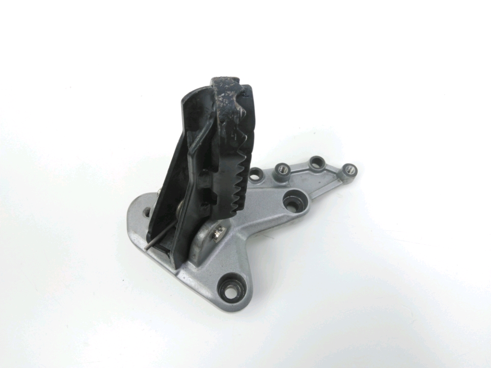 PLATINE AVANT DROITE