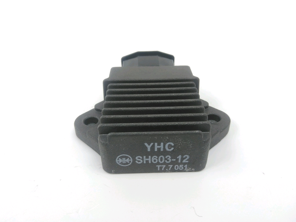 REGULATEUR DE TENSION