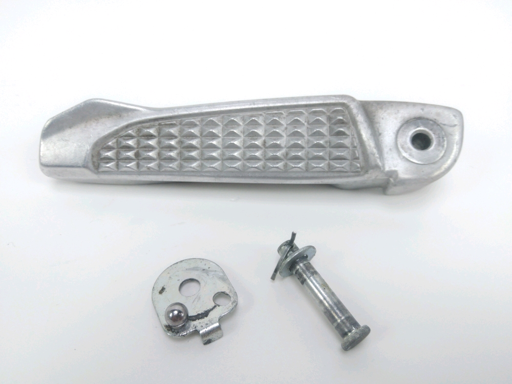 Repose pieds arriere gauche