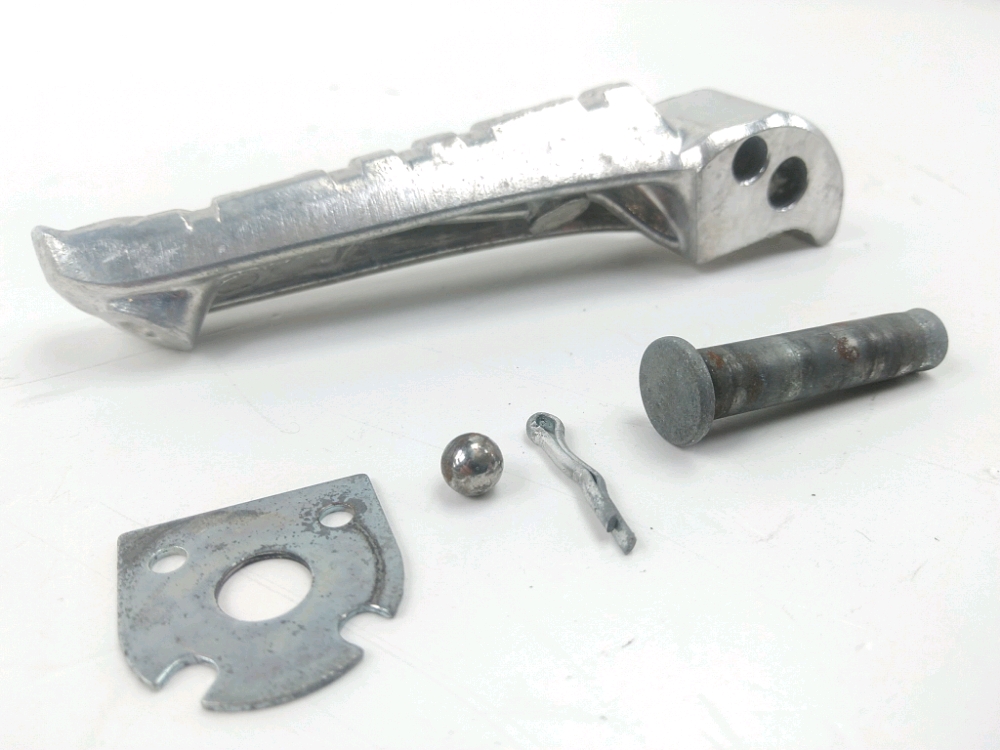 Repose pieds arriere gauche