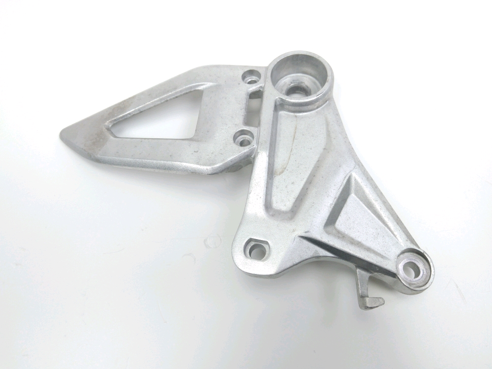 PLATINE AVANT DROITE