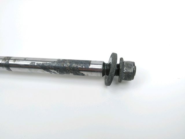 AXE DE ROUE ARRIERE
