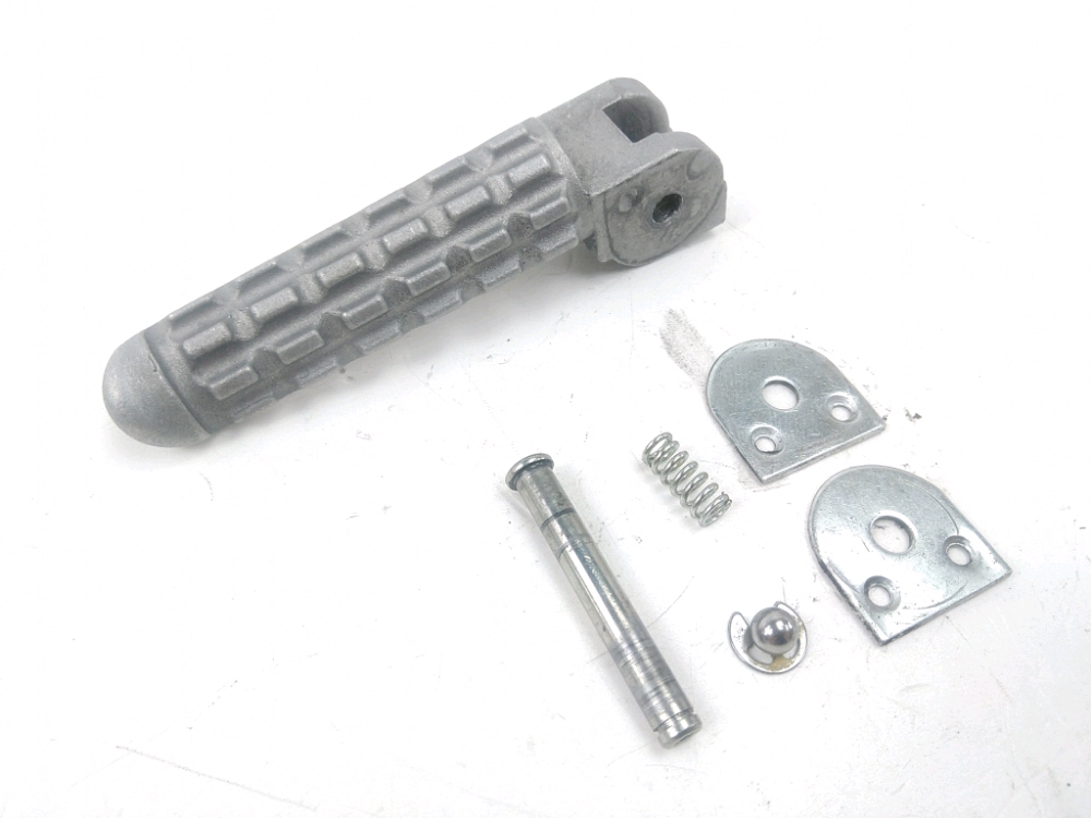 Repose pieds arriere droit