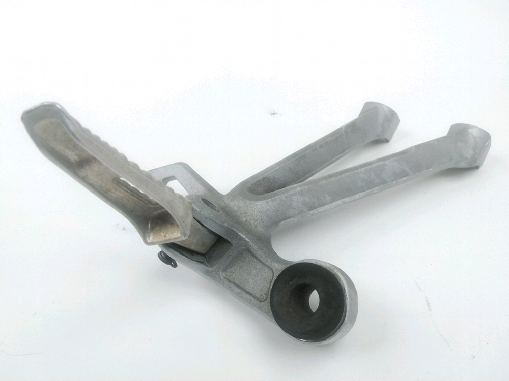 PLATINE ET REPOSE PIEDS ARRIERE DROIT