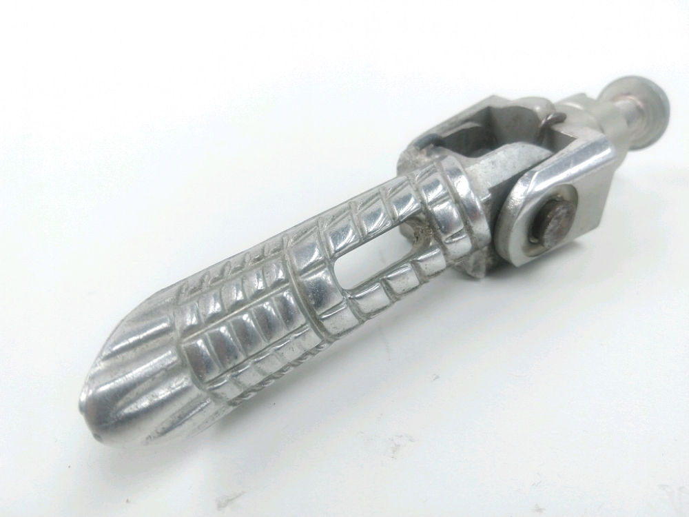 Repose pieds avant droit