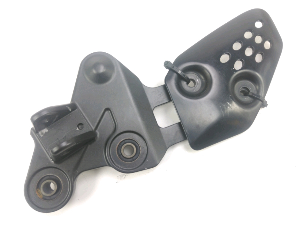 Platine avant droite