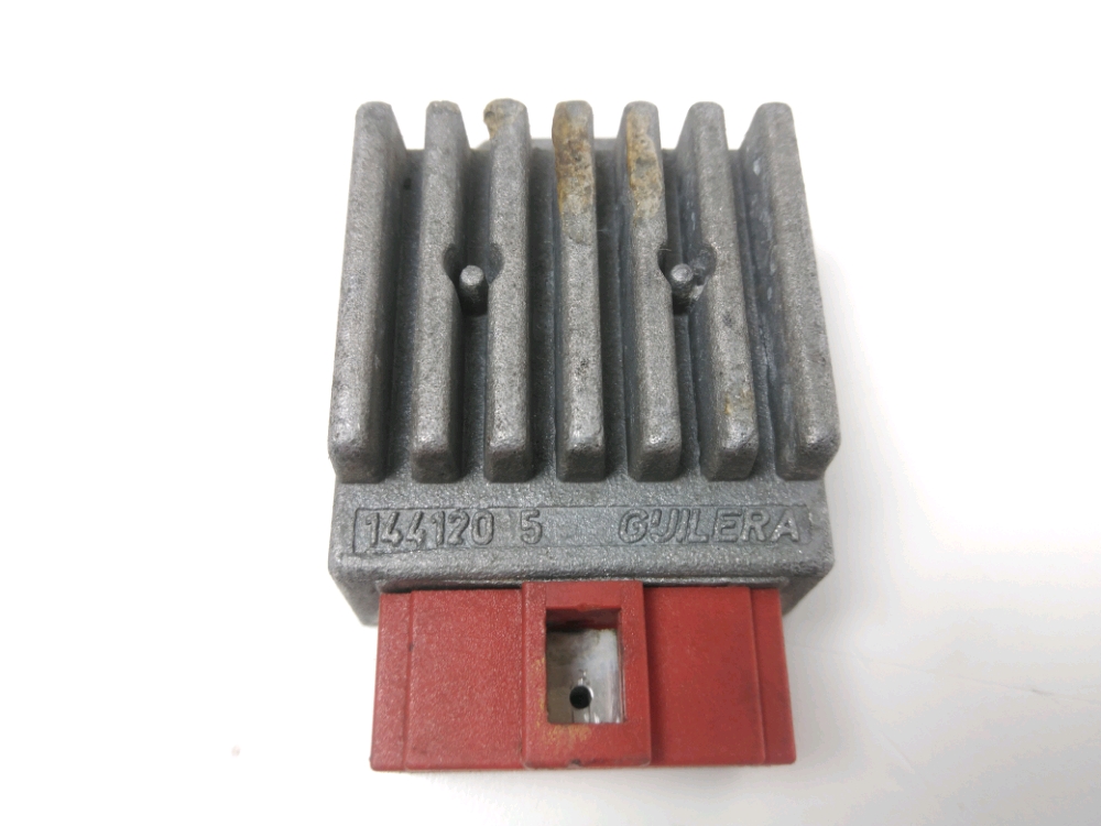 REGULATEUR DE TENSION