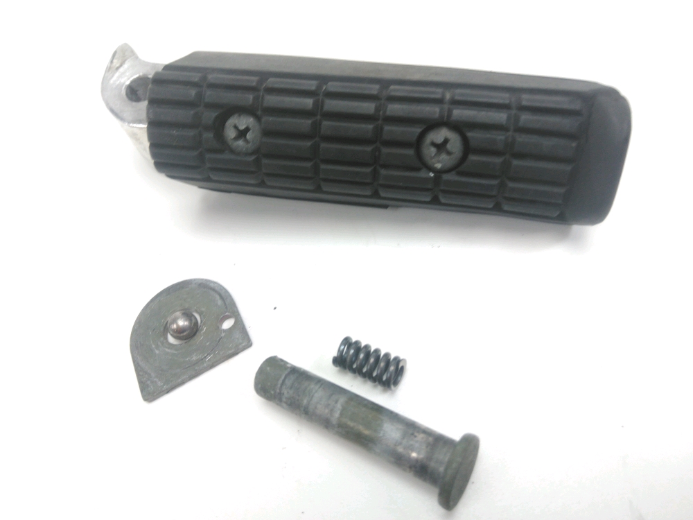 Repose pieds arriere droit