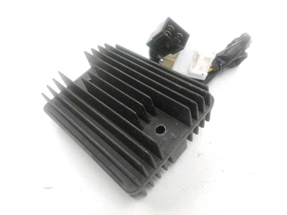 REGULATEUR DE TENSION