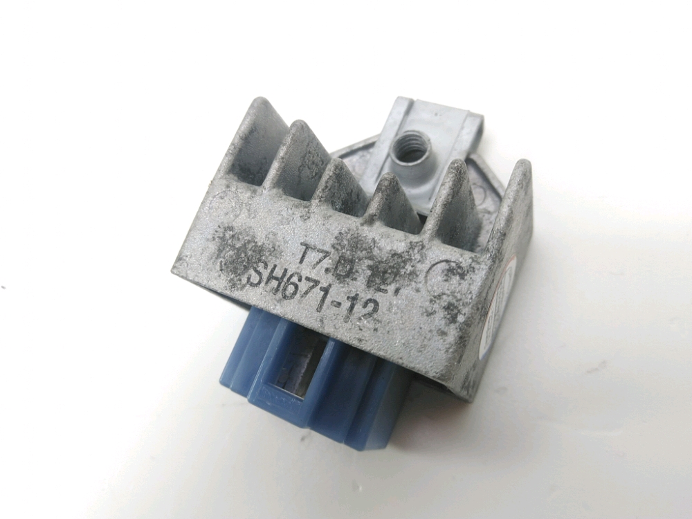 REGULATEUR DE TENSION