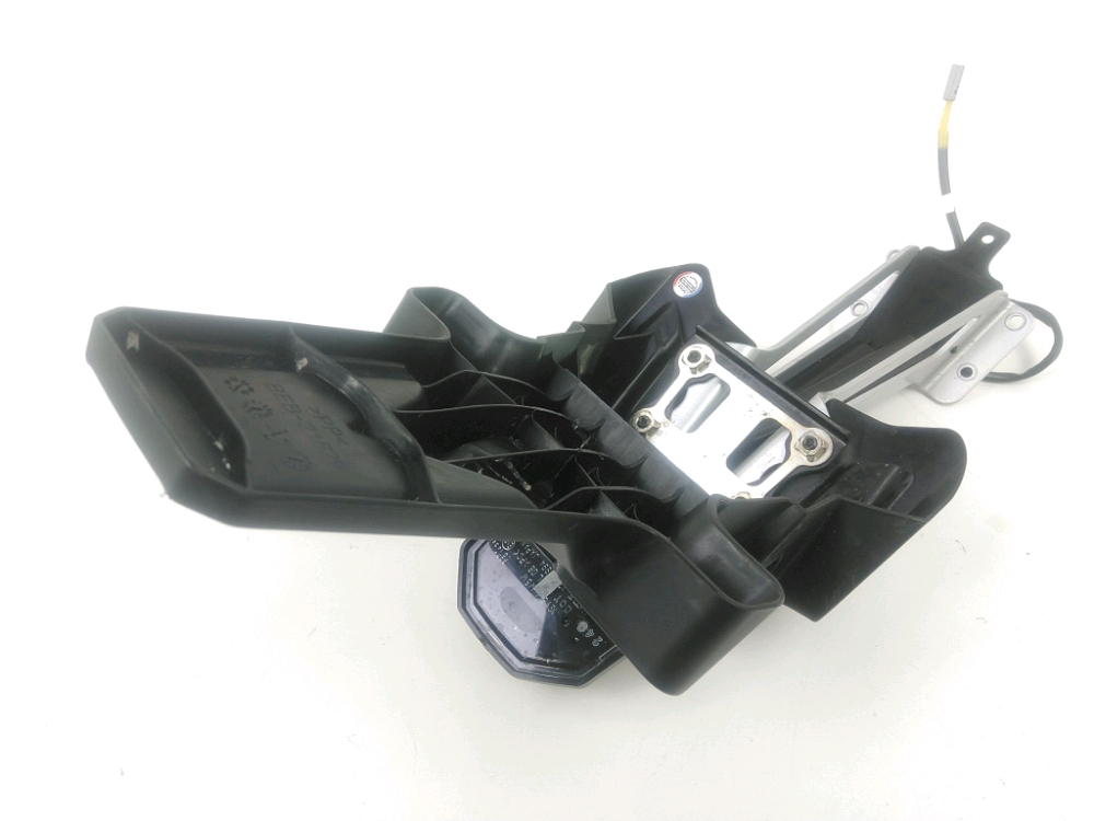 SUPPORT DE PLAQUE ET ECLAIRAGE