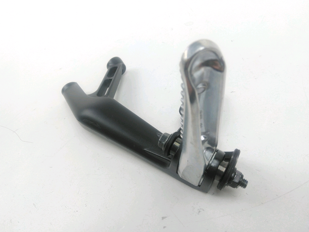 PLATINE ET REPOSE PIEDS ARRIERE GAUCHE