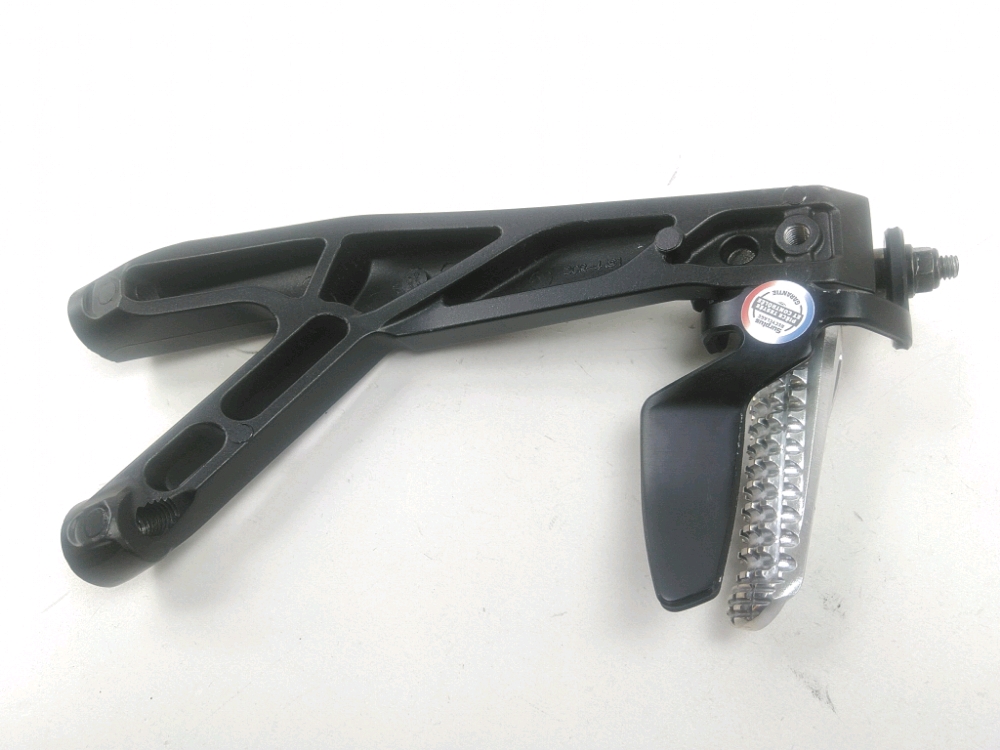 PLATINE ET REPOSE PIEDS ARRIERE GAUCHE