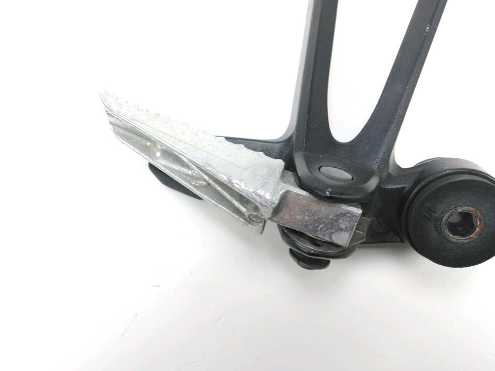 PLATINE ET REPOSE PIEDS ARRIERE DROIT