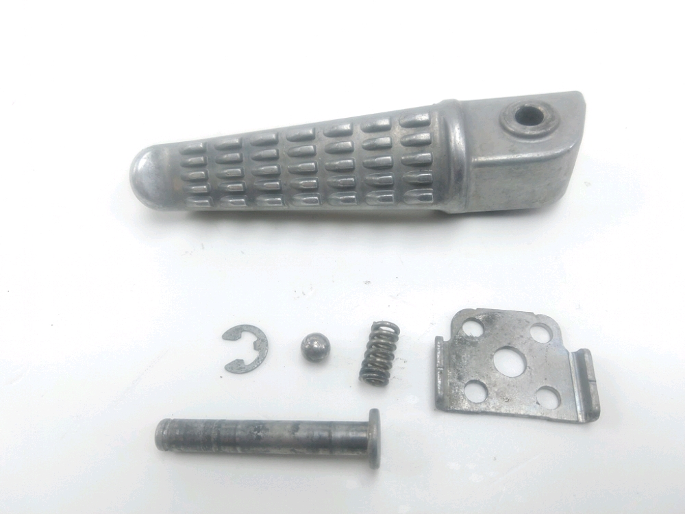 Repose pieds arriere gauche