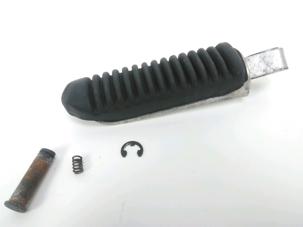 Repose pieds arriere gauche