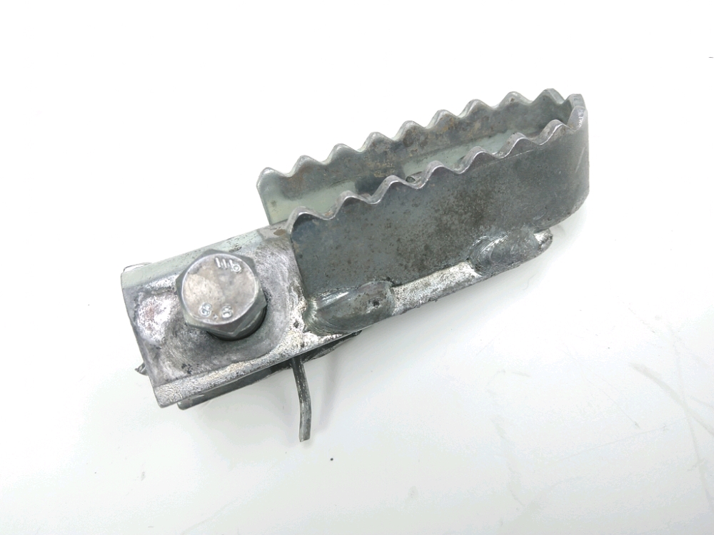 Repose pieds avant gauche