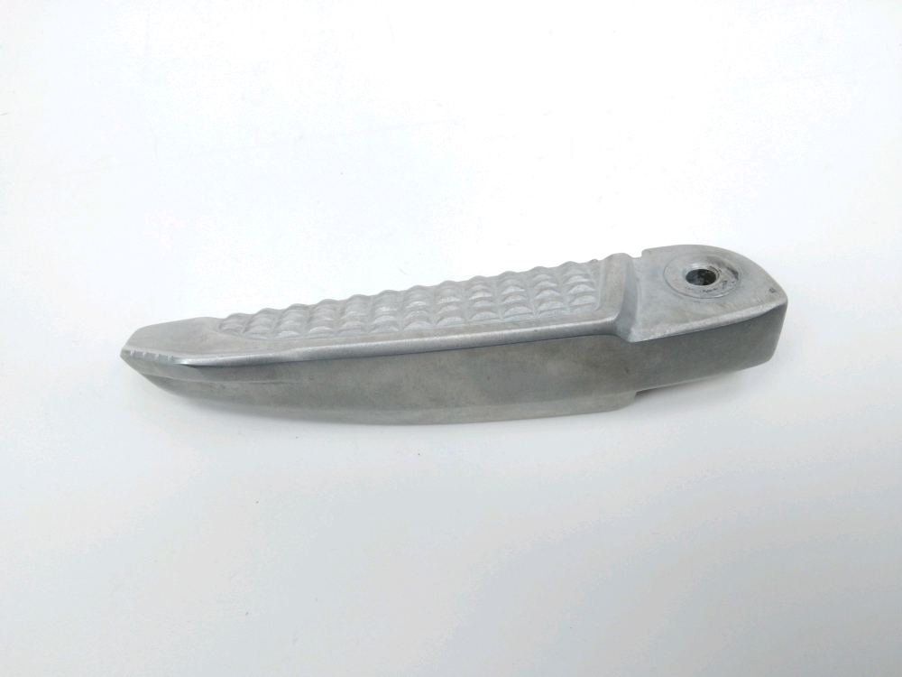 Repose pieds arriere droit