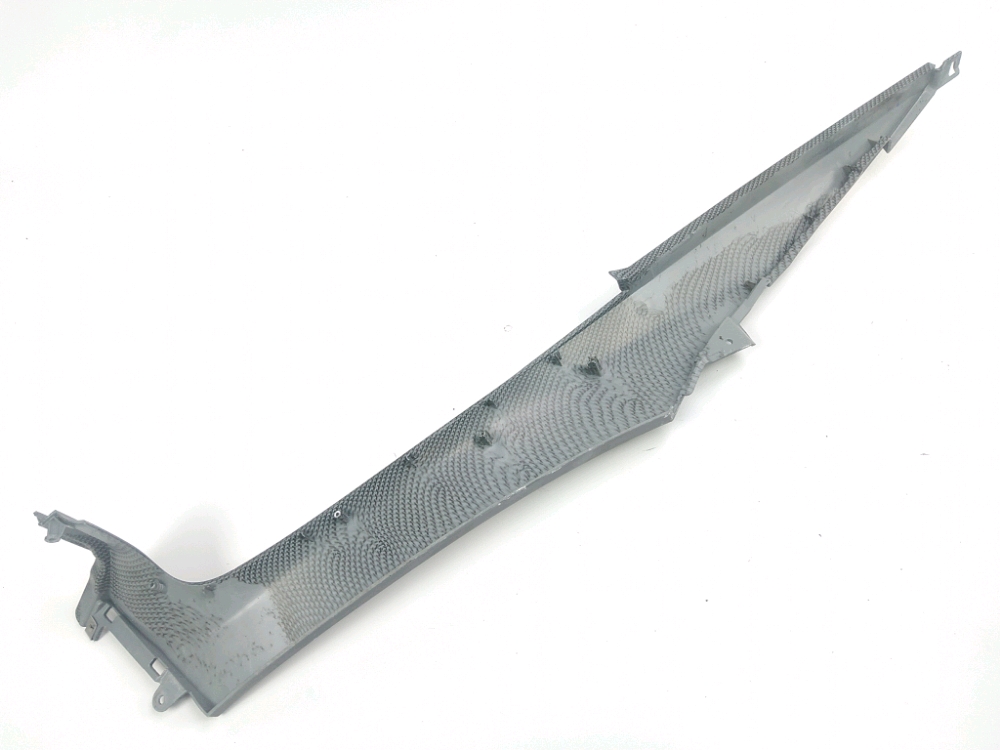 CACHE LATERAL DROIT