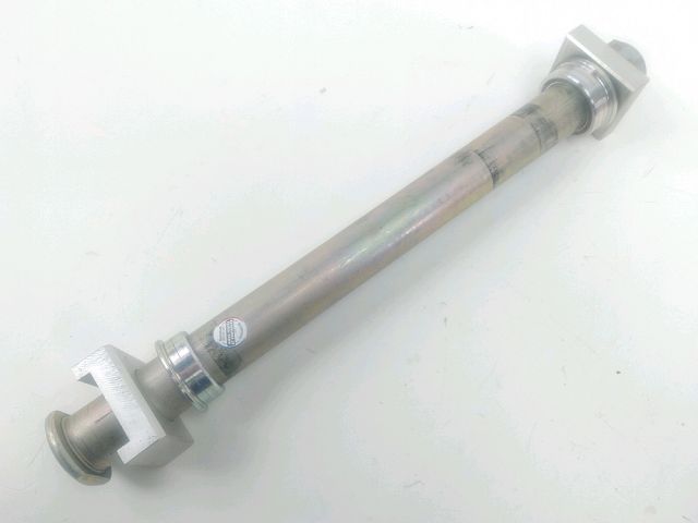 AXE DE ROUE ARRIERE