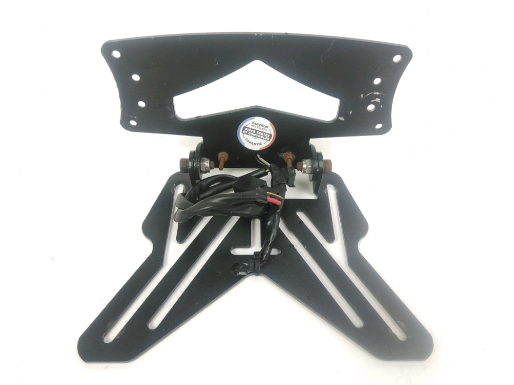 SUPPORT DE PLAQUE ET ECLAIRAGE