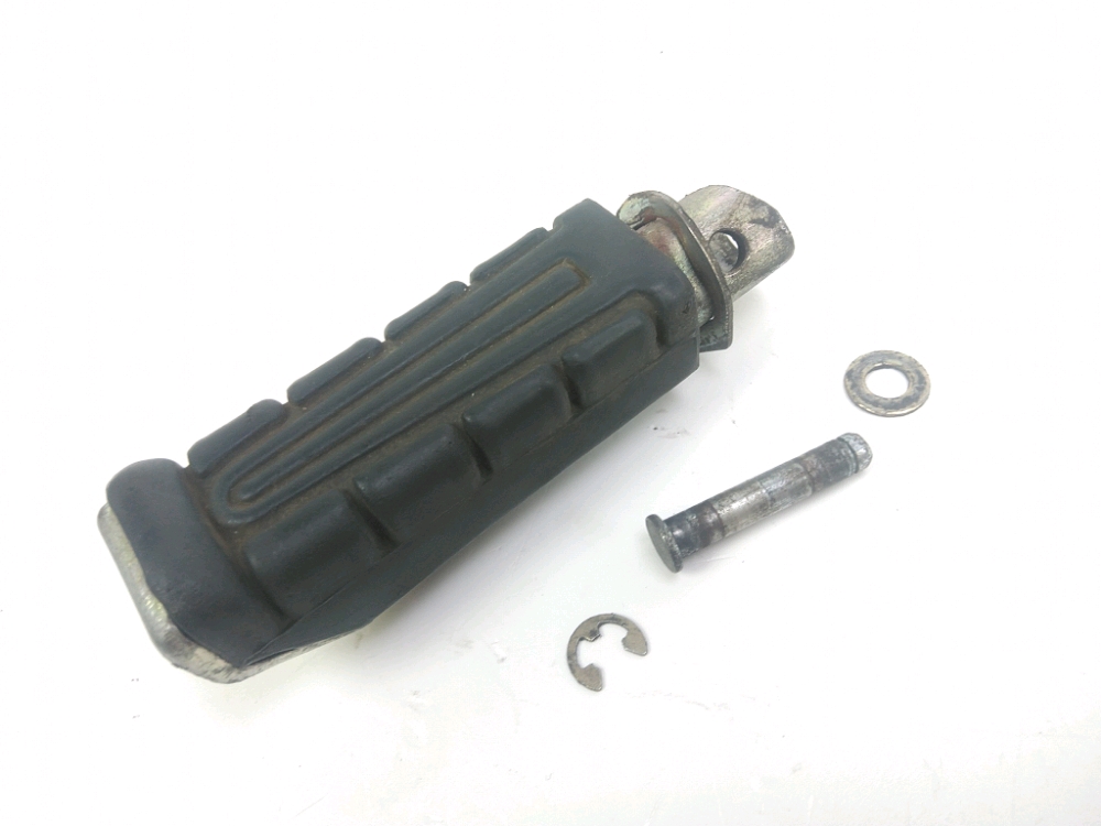 Repose pieds arriere droit