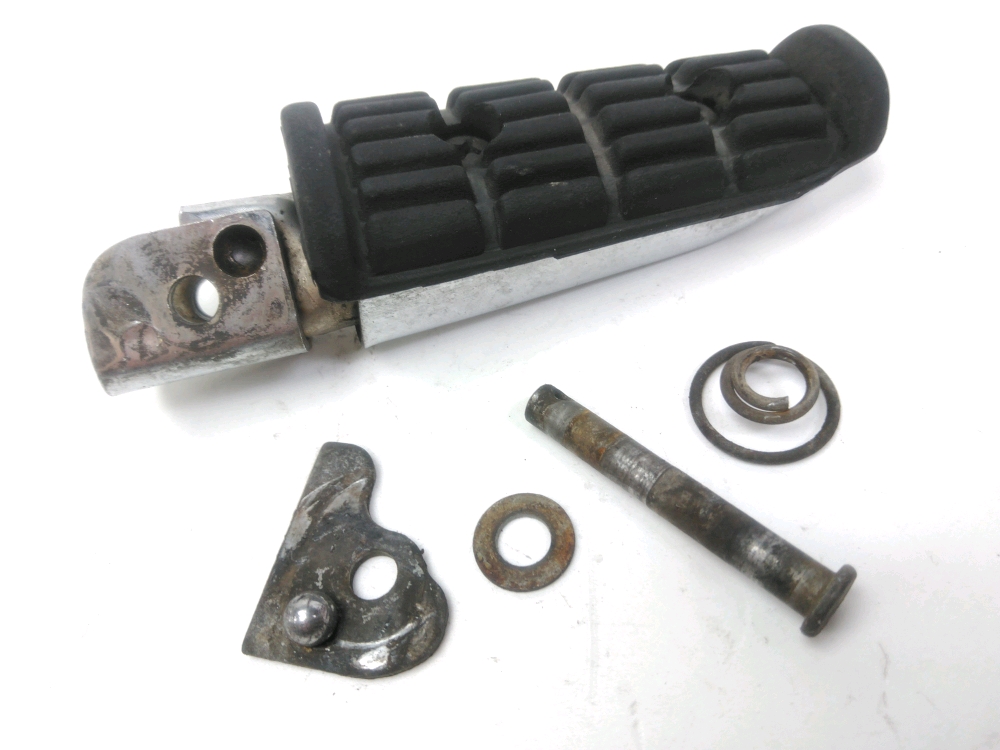 Repose pieds arriere gauche