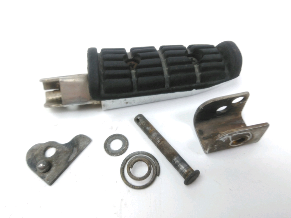 Repose pieds arriere droit