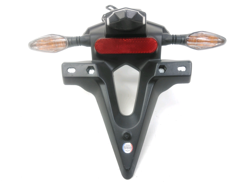 SUPPORT DE PLAQUE ET ECLAIRAGE