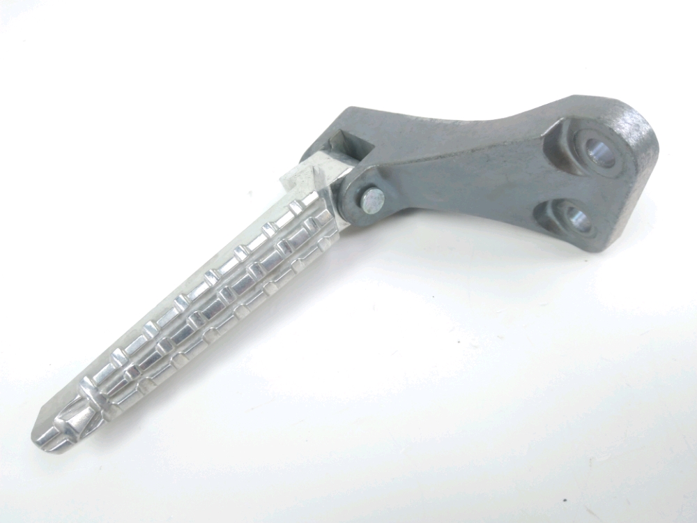 PLATINE ET REPOSE PIEDS ARRIERE DROIT