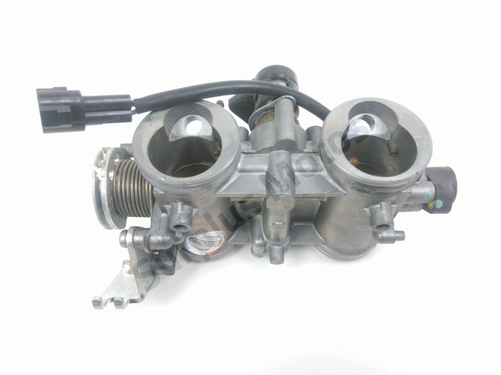 Corps d'injection droit