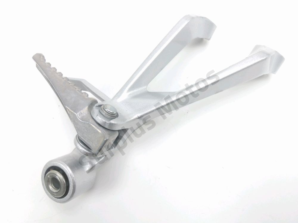 Platine et repose pieds arriere droit