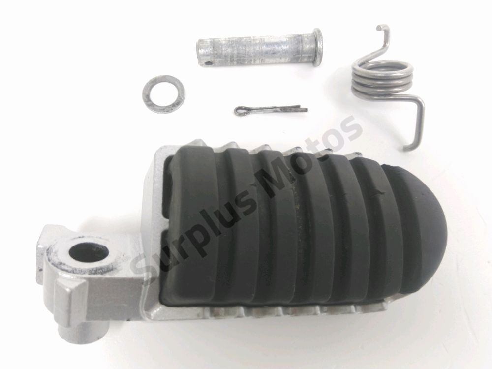 Repose pieds avant droit