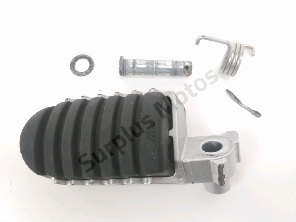 Repose pieds avant gauche