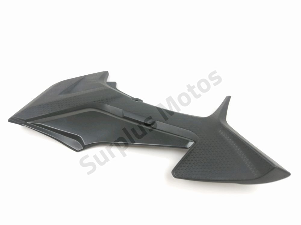 CACHE LATERAL GAUCHE